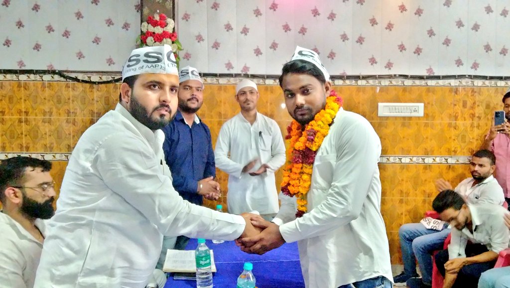 Aman Soni Aap (@aman_soni_aap) on Twitter photo उन्नाव जनपद से प्रशांत चंद्र सोनकर जी को छात्र संघ का जिला अध्यक्ष मनोनीत किये जाने पर हार्दिक बधाई एवं शुभकामनाएं।
<a href="/_Prashant1608/">Prashant chandra sonker</a>
<a href="/VanshrajDubey/">VANSHRAJ DUBEY</a>
<a href="/Harsh_Singh_AAP/">Harsh pratap singh</a> <a href="/RajkumarBarwar6/">Rajkumar Barwar</a> <a href="/NeelamYadavAAP/">Neelam Yadav</a> <a href="/RaghukulYathar1/">रघुकुल यथार्थ</a> <a href="/n_for_neeraj/">Neeraj Pathak AAP</a> <a href="/SanjayAzadSln/">Sanjay Singh AAP</a> उन्नाव जनपद से प्रशांत चंद्र सोनकर जी को छात्र संघ का जिला अध्यक्ष मनोनीत किये जाने पर हार्दिक बधाई एवं शुभकामनाएं।
<a href="/_Prashant1608/">Prashant chandra sonker</a>
<a href="/VanshrajDubey/">VANSHRAJ DUBEY</a>
<a href="/Harsh_Singh_AAP/">Harsh pratap singh</a> <a href="/RajkumarBarwar6/">Rajkumar Barwar</a> <a href="/NeelamYadavAAP/">Neelam Yadav</a> <a href="/RaghukulYathar1/">रघुकुल यथार्थ</a> <a href="/n_for_neeraj/">Neeraj Pathak AAP</a> <a href="/SanjayAzadSln/">Sanjay Singh AAP</a>