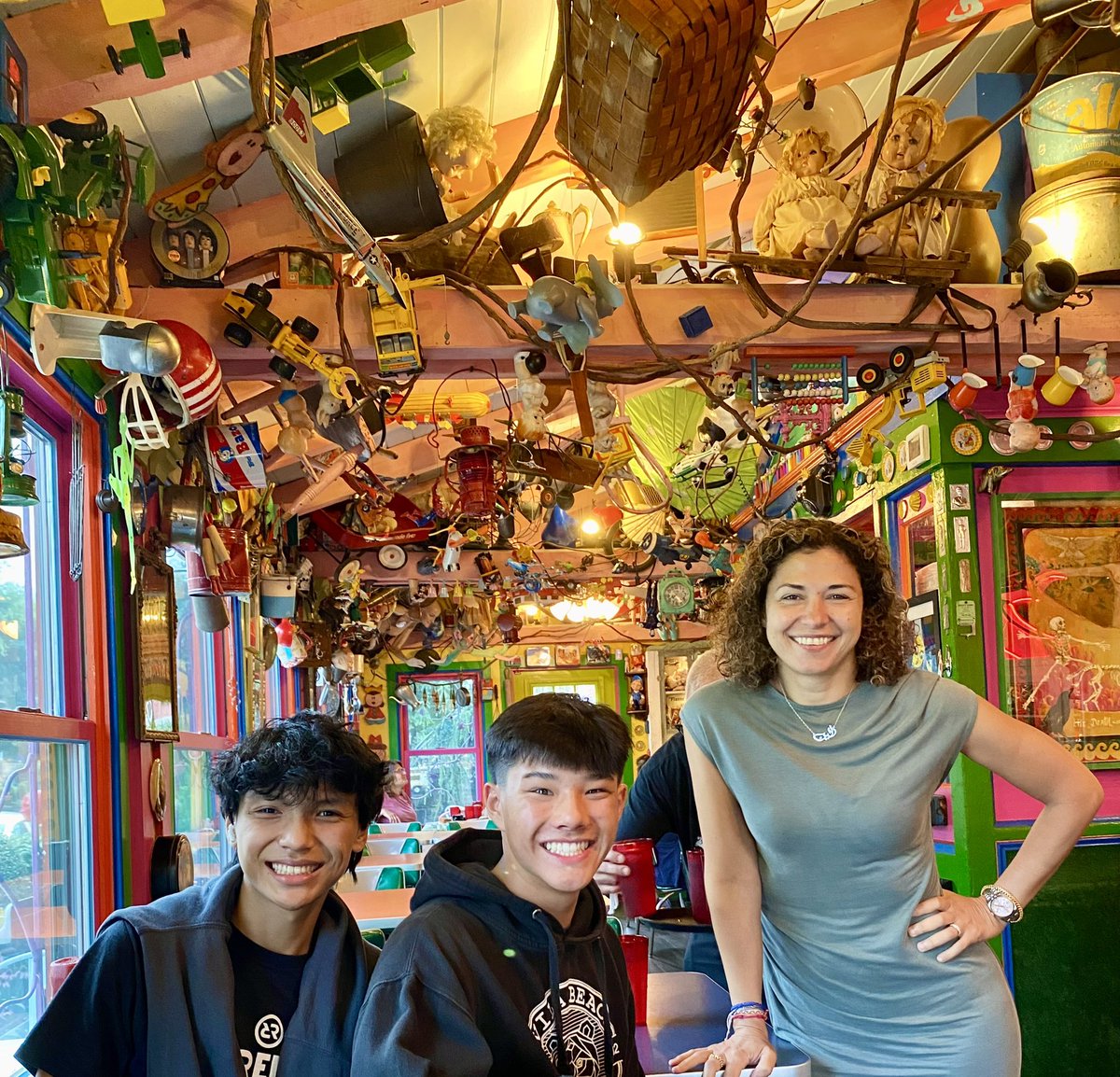 LindaNguyenMD's tweet image. The power of #SoMe is in the connections. From #GITwitter to #GIFamily 

When one momma sends her baby off across the country, another momma makes sure he’s safe and fed

Thanks @DCharabaty