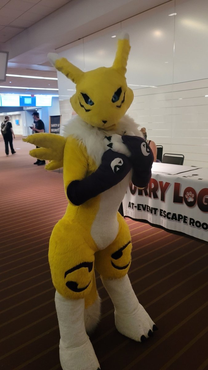 FurryChi's tweet photo. Loved this Renamon!! 💙💛 https://t.co/ghKFIfbgVn