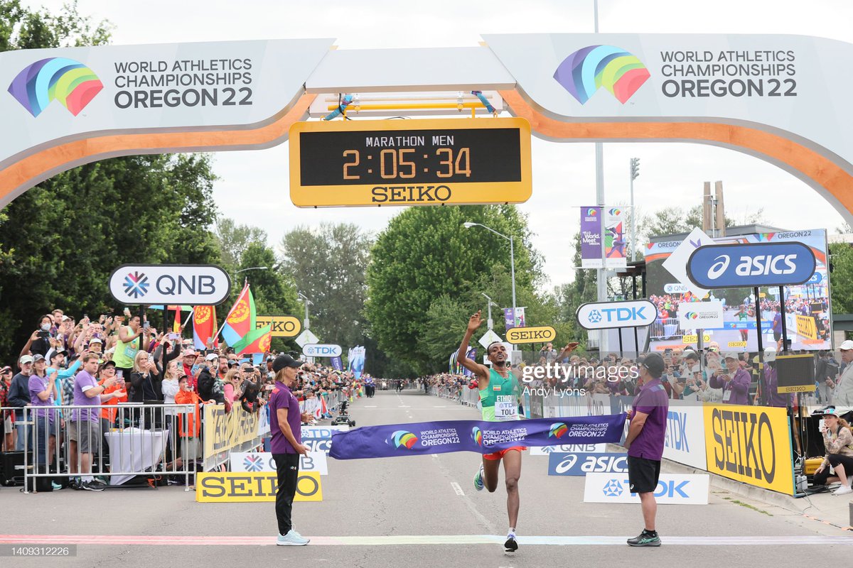 GettySport's tweet photo. #TamiratTola and #MosinetGeremew of #TeamEthiopia took Gold and Silver in the Men's Marathon, while #BashirAbdi of #TeamBelgium won Bronze on Day Three of the #WorldAthleticsChamps in Eugene, Oregon
📸: @freshmanwkxc, @Christiankp21 @StephChambers76 #Oregon2022 https://t.co/tR2GCp10K1