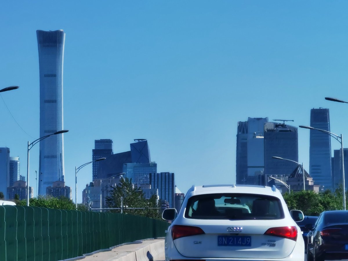 SuZhang2021's tweet photo. Drive through downtown Beijing on a hot clear summer day. https://t.co/iWd4QunRFH