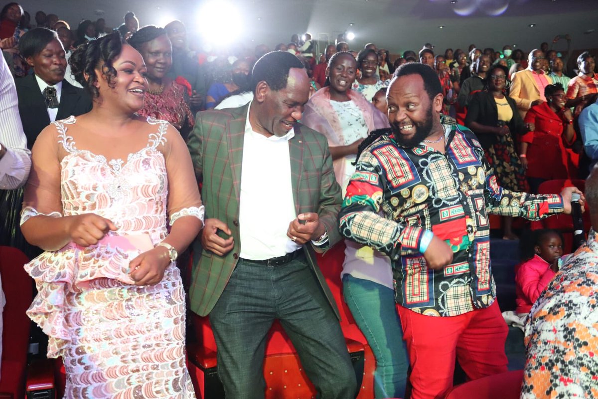 EzekielMutua's tweet photo. @DrMbuvi of the popular `Kwata Kawaya’ gospel hit illuminated fans at the #InukaAtOne Gala last night. @DavidOsiany https://t.co/R8lqOQaN58