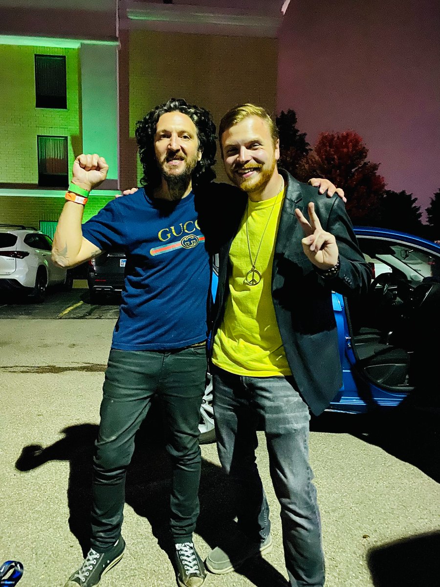 AaronOzee's tweet photo. My life has born many surprises, but legendary musician and cultural icon, @mickeyavalon, has to be among the biggest.
You have supported me during the peaks and the lows of my success. I am so lucky that you are my friend.
#Regulus #RegulusBook #RegulusMovie #AaronOzee https://t.co/A30OAYsoMX
