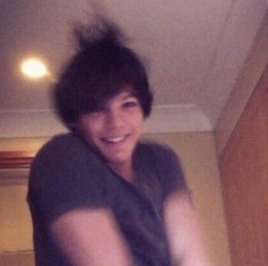 l_landof's tweet photo. Louis Tomlinson cutie pie era. A heart warming thread 🧵💅 https://t.co/H2aUasMrRB