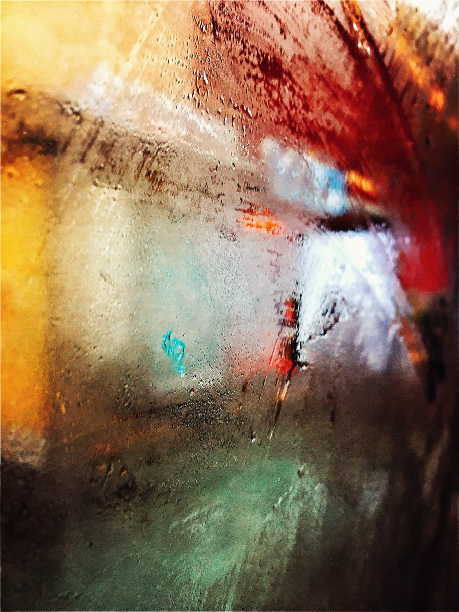 vuralyalim's tweet photo. Bus window in the rain (iPhone) https://t.co/bx5PorKcmx