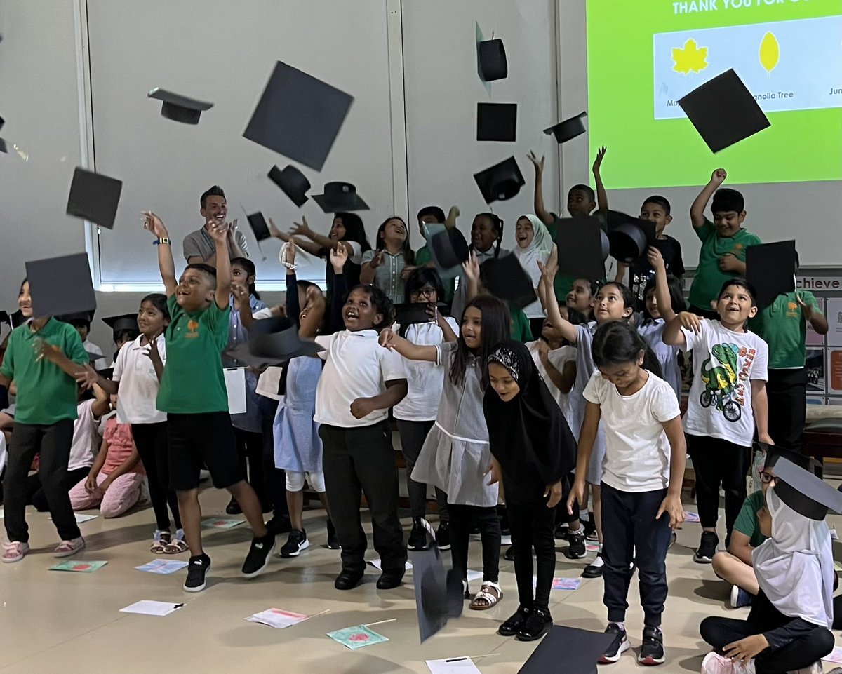 WoolmoreTweets's tweet photo. As is the tradition, they threw their mortar boards in the air to celebrate: 1…2…3…Woolmore 🎓🎓🎓! #MapleTree #MagnoliaTree #JuniperTree https://t.co/cK9TmbwyKf