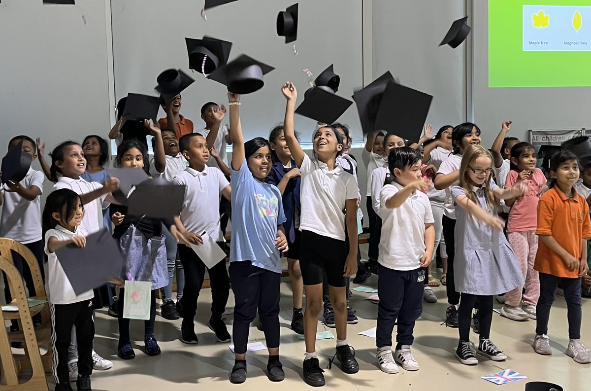 WoolmoreTweets's tweet photo. As is the tradition, they threw their mortar boards in the air to celebrate: 1…2…3…Woolmore 🎓🎓🎓! #MapleTree #MagnoliaTree #JuniperTree https://t.co/cK9TmbwyKf