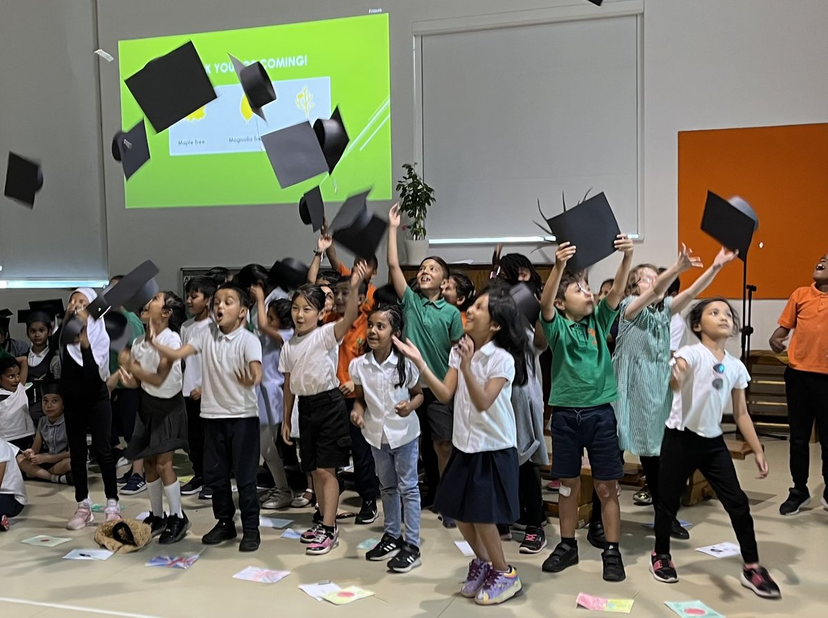 WoolmoreTweets's tweet photo. As is the tradition, they threw their mortar boards in the air to celebrate: 1…2…3…Woolmore 🎓🎓🎓! #MapleTree #MagnoliaTree #JuniperTree https://t.co/cK9TmbwyKf