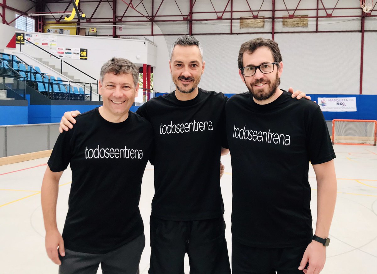 todoseentrena's tweet photo. Gracias Chicos. La 2a EDICIÓN del todoseentrena TOP  (Hockey+Coaching) ha sido genial sobretodo por vuestro Entusiasmo. Nosotros queremos MÁS. Os esperamos en la tercera💪👍
#todoseentrena #coaching #hockey #team #equipo #okcat #okliga https://t.co/wSVlDC5ILk