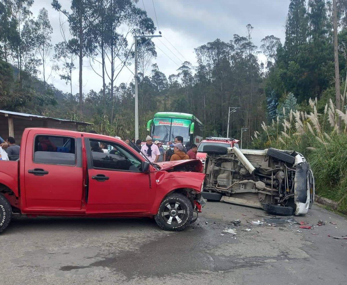 NuevoTiempoCue's tweet photo. #ATENCIÓN
Un accidente de tránsito se registró hace pocos minutos en la vía #Cojitambo - #Déleg, en el ingreso a la comunidad de #Turupamba, organismos de socorro atienden la emergencia.
Noticia en desarrollo
Vía 24Sie7eEC https://t.co/Gg5lySwN0P
