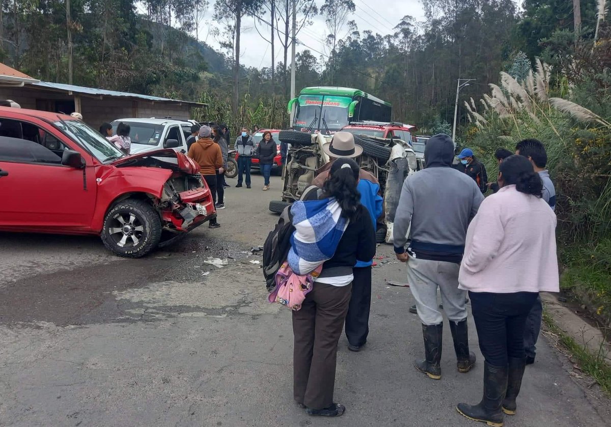 NuevoTiempoCue's tweet photo. #ATENCIÓN
Un accidente de tránsito se registró hace pocos minutos en la vía #Cojitambo - #Déleg, en el ingreso a la comunidad de #Turupamba, organismos de socorro atienden la emergencia.
Noticia en desarrollo
Vía 24Sie7eEC https://t.co/Gg5lySwN0P