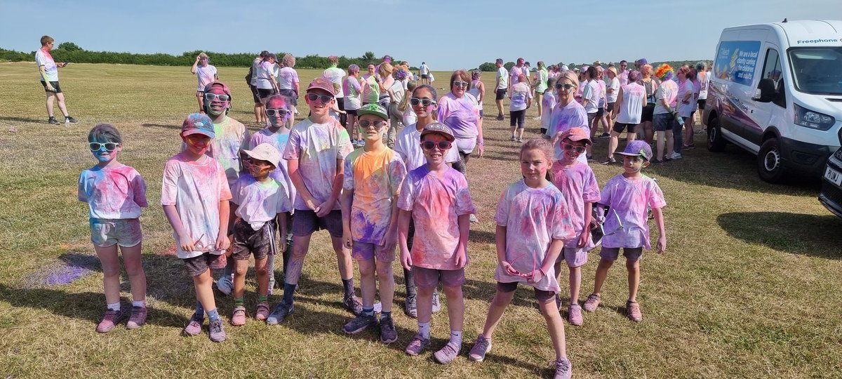 chantryprimary's tweet photo. Such an amazing morning today taking part in the @KeechHospice Colour Dash! 🤩 Wonderful to see so many people come out for such a wonderful charity. A terrific atmosphere and one which was jam-packed full of vibrant colours! 🌈. Great job #TeamChantry https://t.co/Bay1OJWL9F
