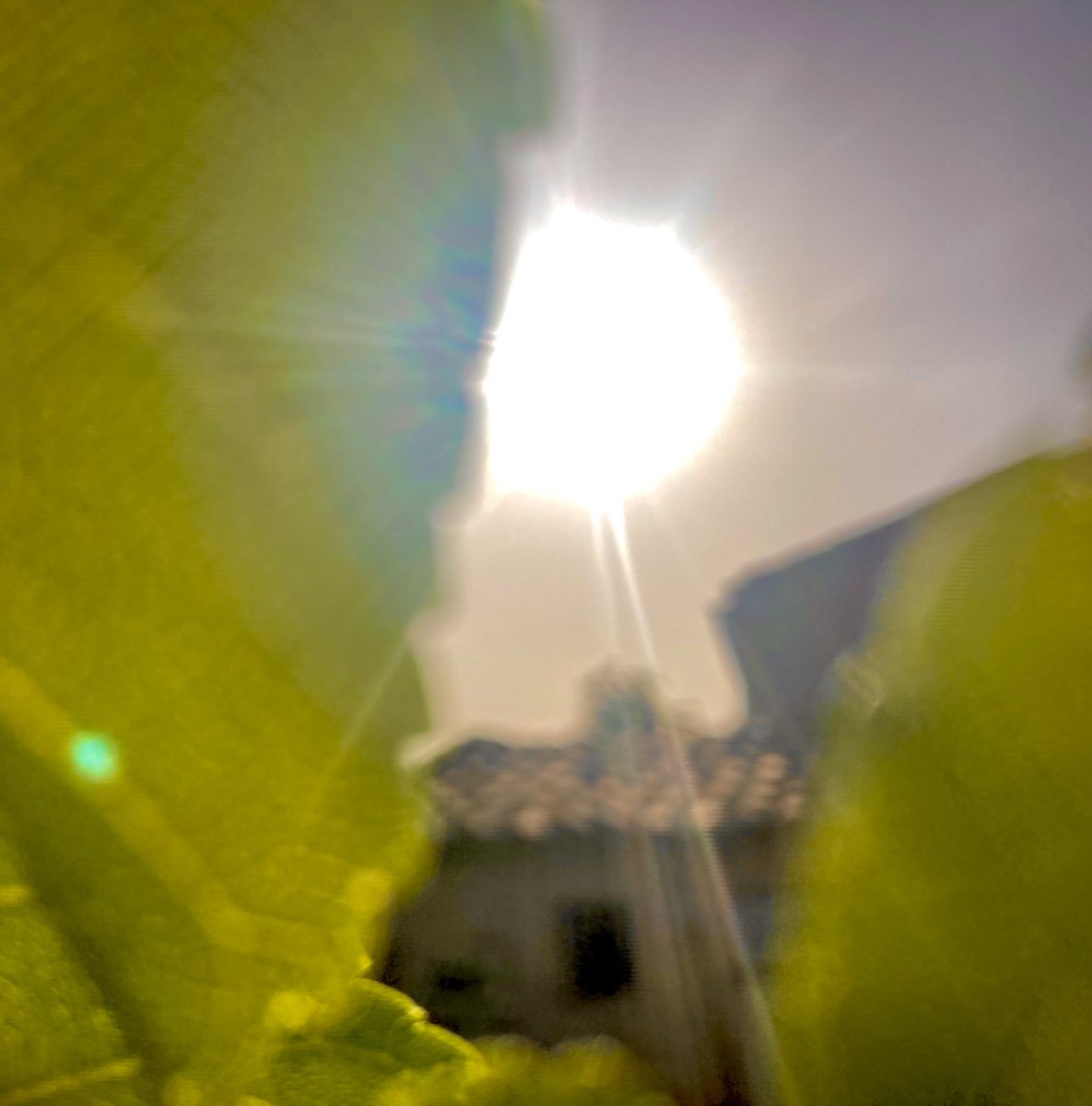 AlainDarrigrand's tweet photo. Info #pref79. Ça chauffe ds les #DeuxSevres ! Toute manifestation publique en extérieur ou dans des établissements non climatisés est interdite lundi 19 juillet de 12h à 21h et de 9h à 21h les jours suivants. #canicule #AlerteRouge. Plus de feux d’artifice non plus. https://t.co/1pjYIlE4PR