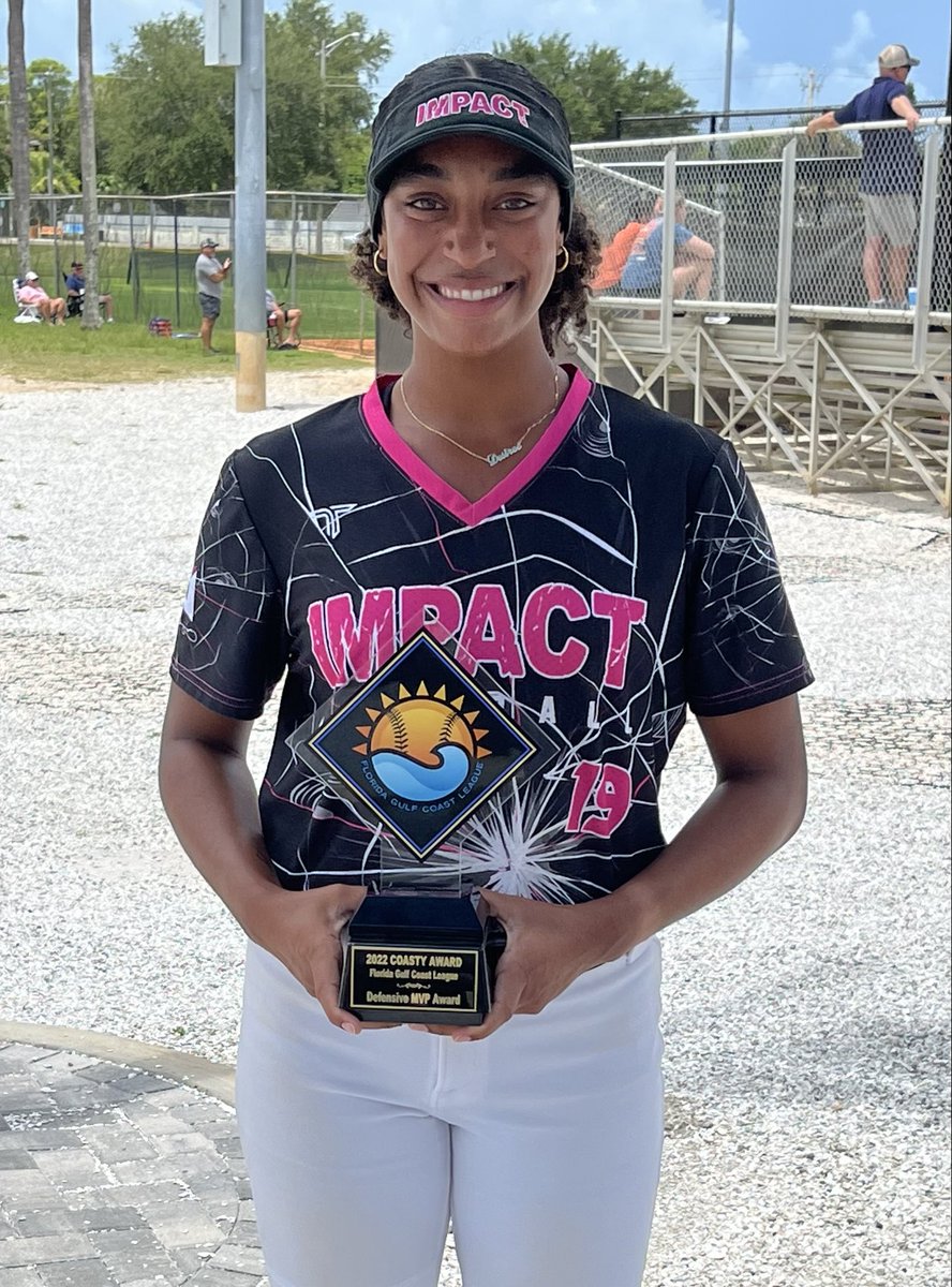 Congratulations to the 2022 FGCL Coasty Award Winner, Defensive Player of the Year, ⁦<a href="/DesireeDufek19/">DesDes</a>⁩ from ⁦<a href="/IndianaSB/">Indiana Softball</a>⁩! 🌊☀️