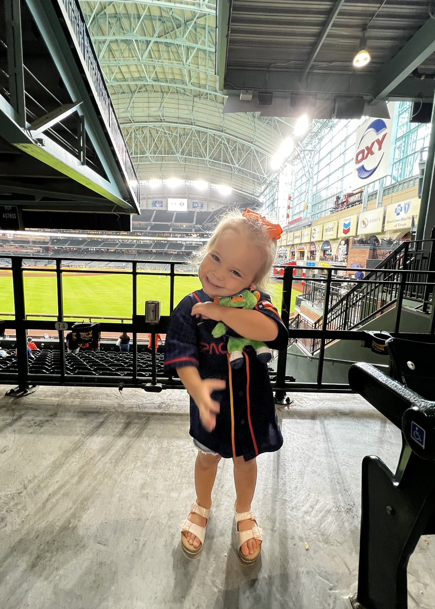 calliscelfoo's tweet photo. Another day at the ballpark! #LevelUp https://t.co/szEzNhBFdu