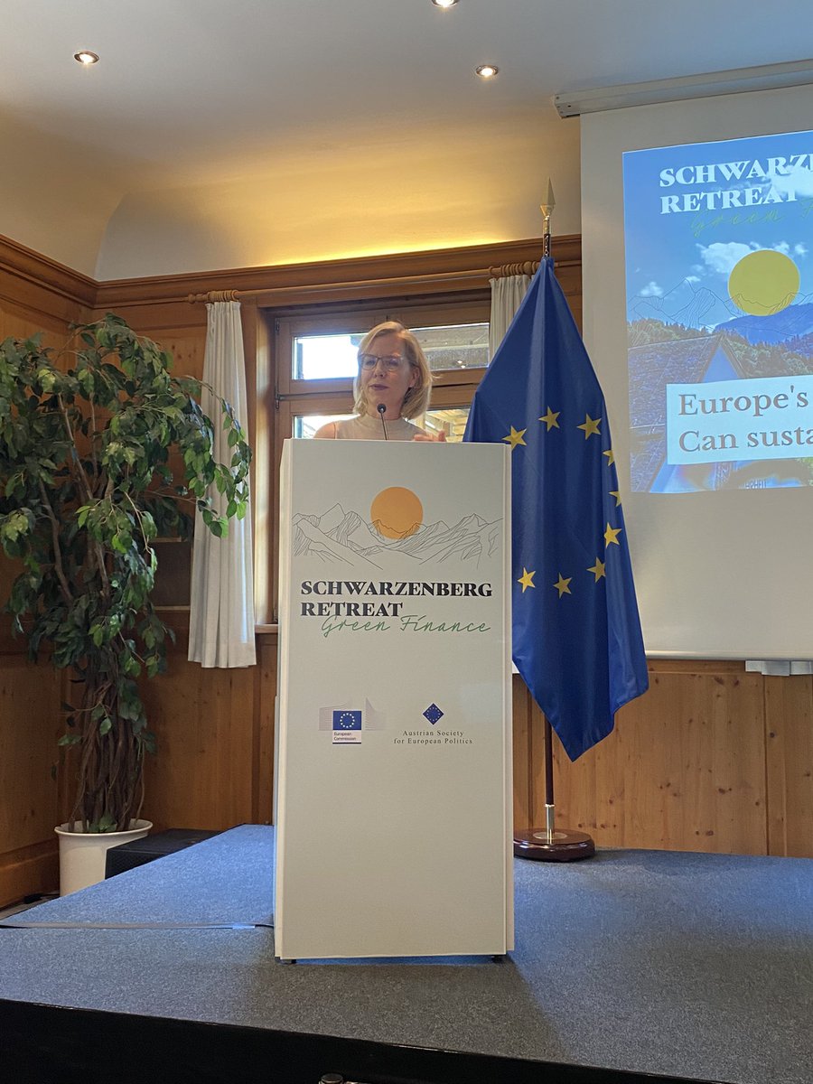 _PaulSchmidt's tweet photo. Unser 2tägiger Schwarzenberg-Retreat zu „Green Finance“ ist heute zu Ende gegangen. Aus einer ersten Idee - von @MartinSelmayr @dieGamon @A_WintersteinEC et moi - wurde schließlich eine tolle Premiere mit spannenden Vorträgen und hochinteressanten und intensiven Debatten!👏 https://t.co/eGKt049RyU