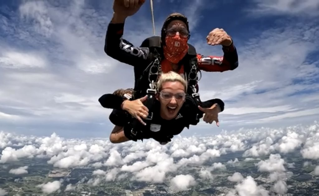 marissageee's tweet photo. Guys I jumped out of a plane today https://t.co/TqFBuMa15S