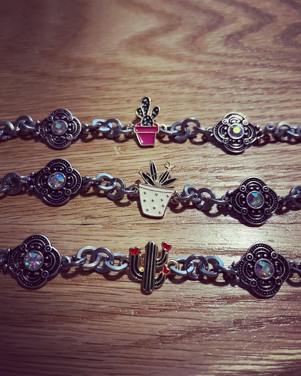 FMJewelryInc's tweet photo. Love them all?! Wear them all!
#fullmetaljewelry #FMJ #cactus #gardenlife #SummerVibes #SundayFunday #bracelets https://t.co/VMbq9MD2mj