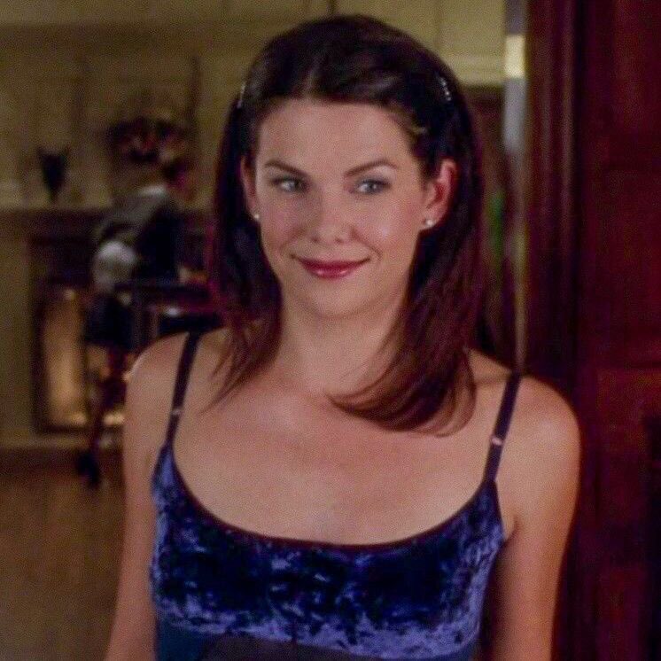 thinkergilmore's tweet photo. stop what you’re doing and look at lorelai victoria gilmore https://t.co/s4a07ZQbt3