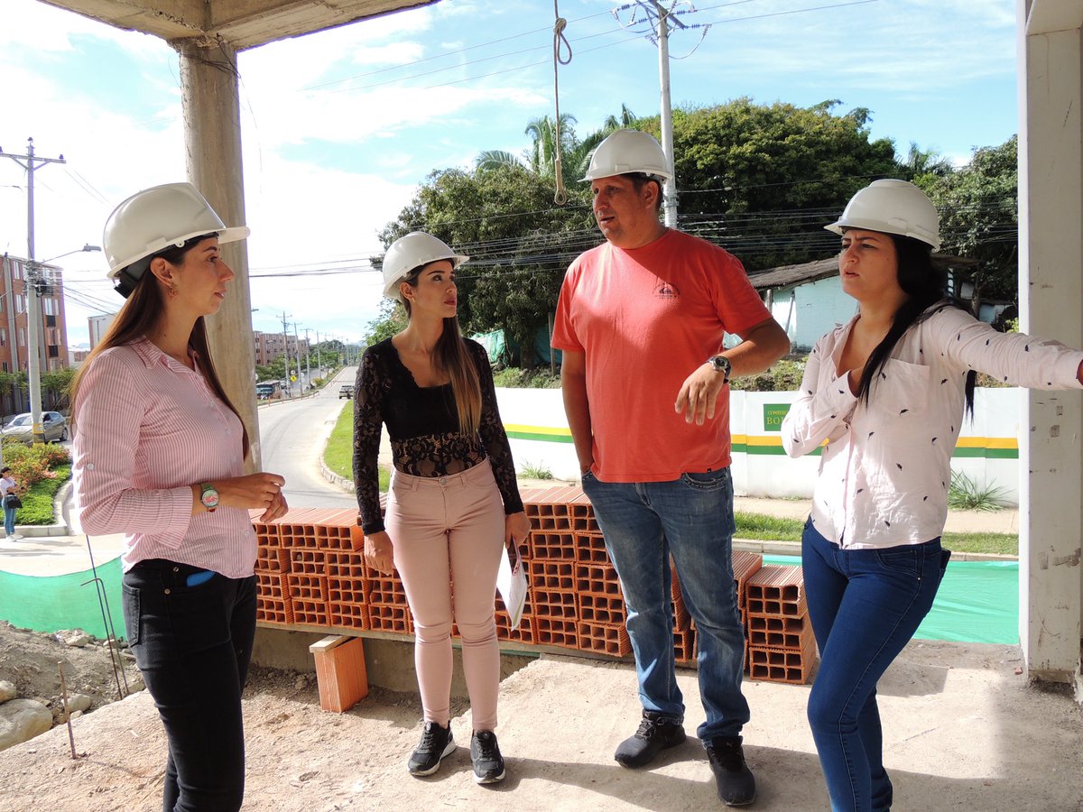 Alcaldiaibague's tweet photo. ¡Verificamos el avance de la nueva USI en Picaleña! Durante visitas realizadas, revisamos las obras que se adelantan para entregar muy pronto este proyecto que beneficiará a los habitantes de la comuna 9. Así, brindamos una salud de calidad en la #CapitalMusical. https://t.co/1hyLKDP5ji