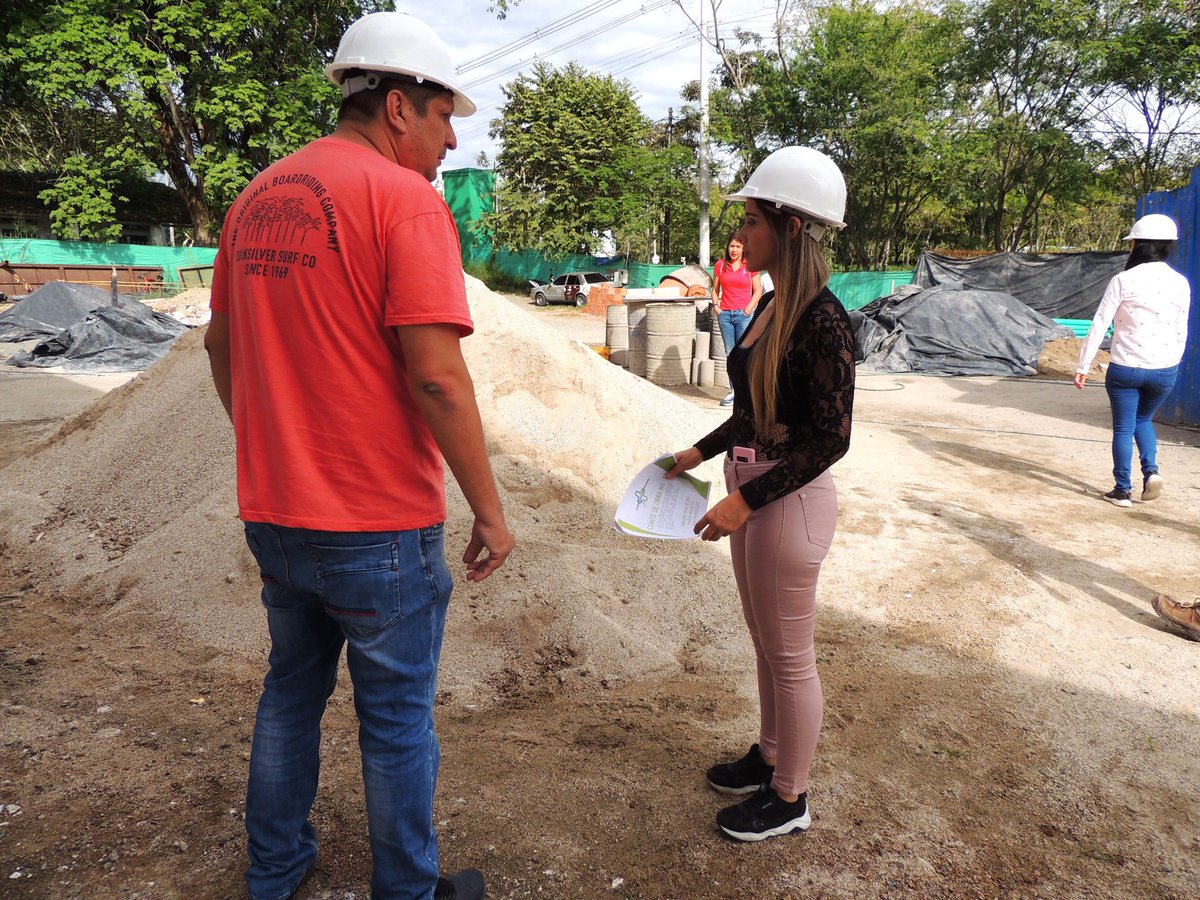 Alcaldiaibague's tweet photo. ¡Verificamos el avance de la nueva USI en Picaleña! Durante visitas realizadas, revisamos las obras que se adelantan para entregar muy pronto este proyecto que beneficiará a los habitantes de la comuna 9. Así, brindamos una salud de calidad en la #CapitalMusical. https://t.co/1hyLKDP5ji