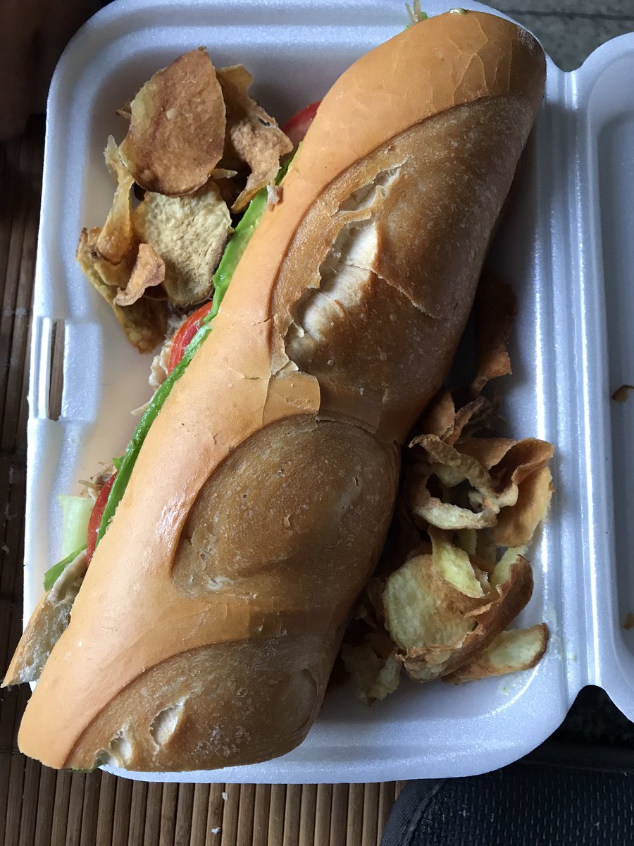 NorelisSayago's tweet image. Hoy vengo a presentarles mi nuevo emprendimiento. Con mucha ilusión y emoción comenzamos desde ayer a vender estos divinos sándwiches de pernil. 

Estamos en Instagram como @Lakantinaccs 

Tenemos bebida, postre y delivery GRATIS!! (Solo en Caracas) Apóyame con un RT