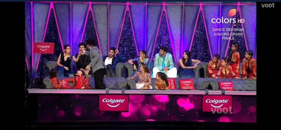 TejRanFellow's tweet photo. Everyone Shocked ; Kundrri Rocked🔥

Look at all of them tadoing! 😂

#TejRan https://t.co/KWXwbU1Tmb