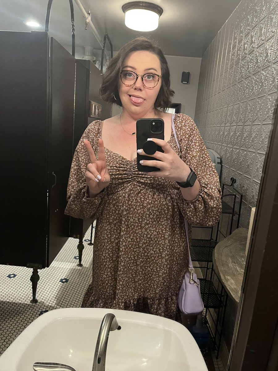 LauraClark16's tweet photo. I never realize the drinks are kicking in, until I’m in this specific bathroom downtown taking 300 selfies. https://t.co/XfqQnXI6K6