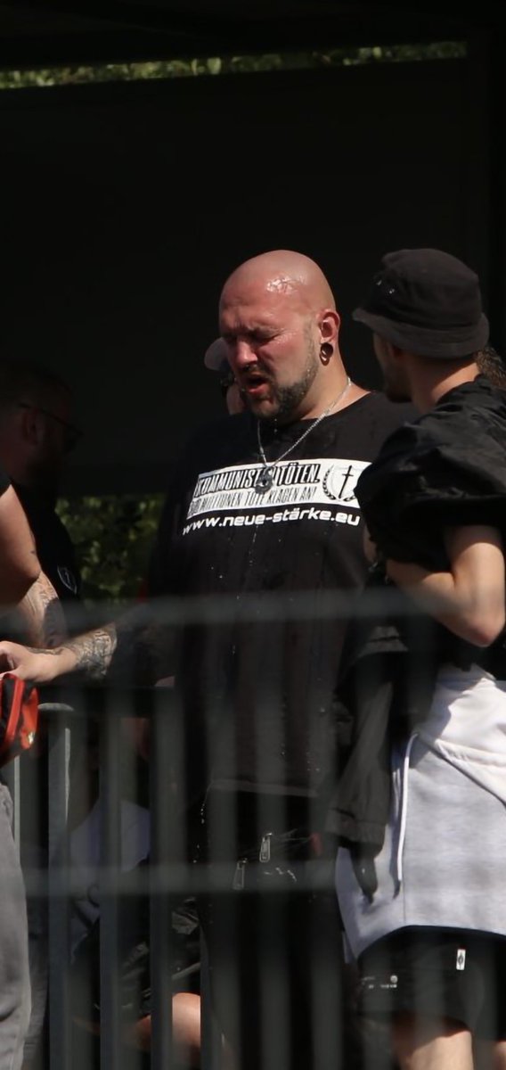 Wir mussten heute etwas runterfahren und uns erstmal sortieren. 
Sehr zeitnah werden wir ein erstes Statement veröffentlichen, sobald wir alle infos zu #Block1607mz zusammengetragen haben. Ihr werdet auf jeden Fall weiter von uns hören.
#Mz1607 
Foto rechts via <a href="/pro_foto_suedHE/">protest.foto - südhessen</a>