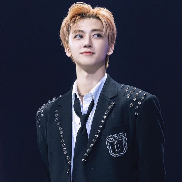 nana || dwj📌 tweet media