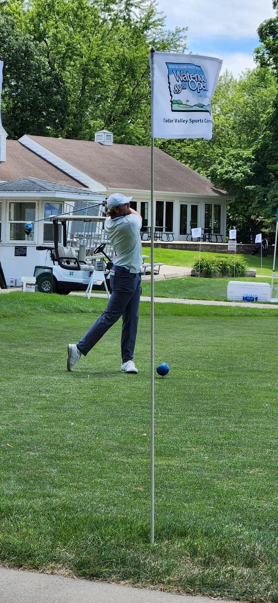 Amateur Logan Schweinefus tees off the 10.