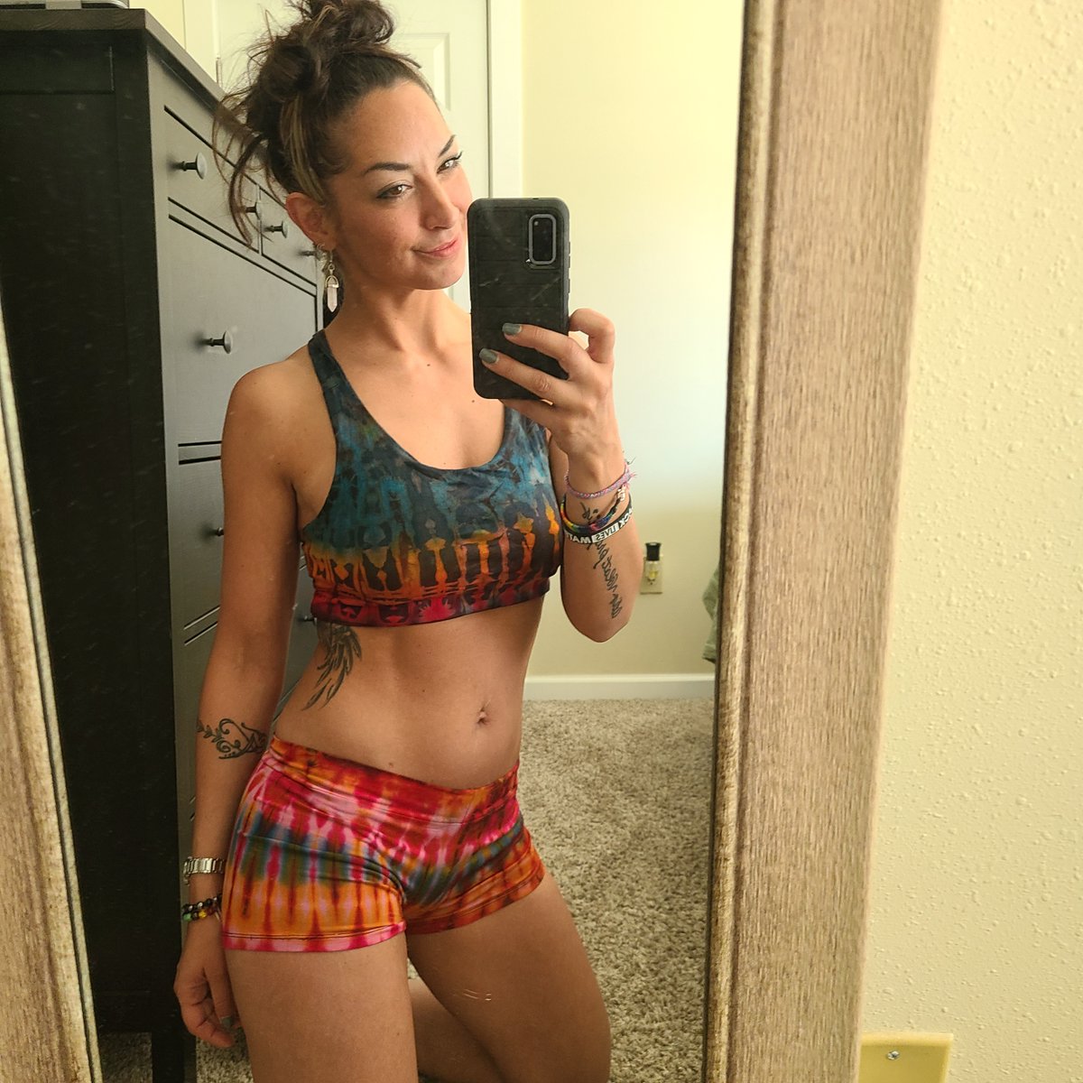 Artemismeafter's tweet photo. #hippy outfit: ✅
#fitmom bod: ✅
Massive bong rip: ✅✅✅
😂💚
#cannamomscan #newdrip #304shit #onlyfans #threeohfour #bisexual #vibes #inkedgirls #surfergirl #stonermom #linkinbio #linktree https://t.co/JJsX6Q4fuM