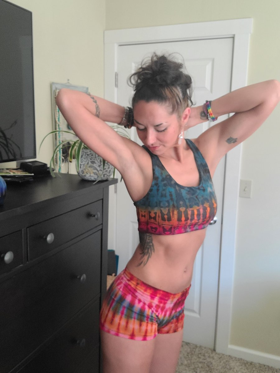 Artemismeafter's tweet photo. #hippy outfit: ✅
#fitmom bod: ✅
Massive bong rip: ✅✅✅
😂💚
#cannamomscan #newdrip #304shit #onlyfans #threeohfour #bisexual #vibes #inkedgirls #surfergirl #stonermom #linkinbio #linktree https://t.co/JJsX6Q4fuM