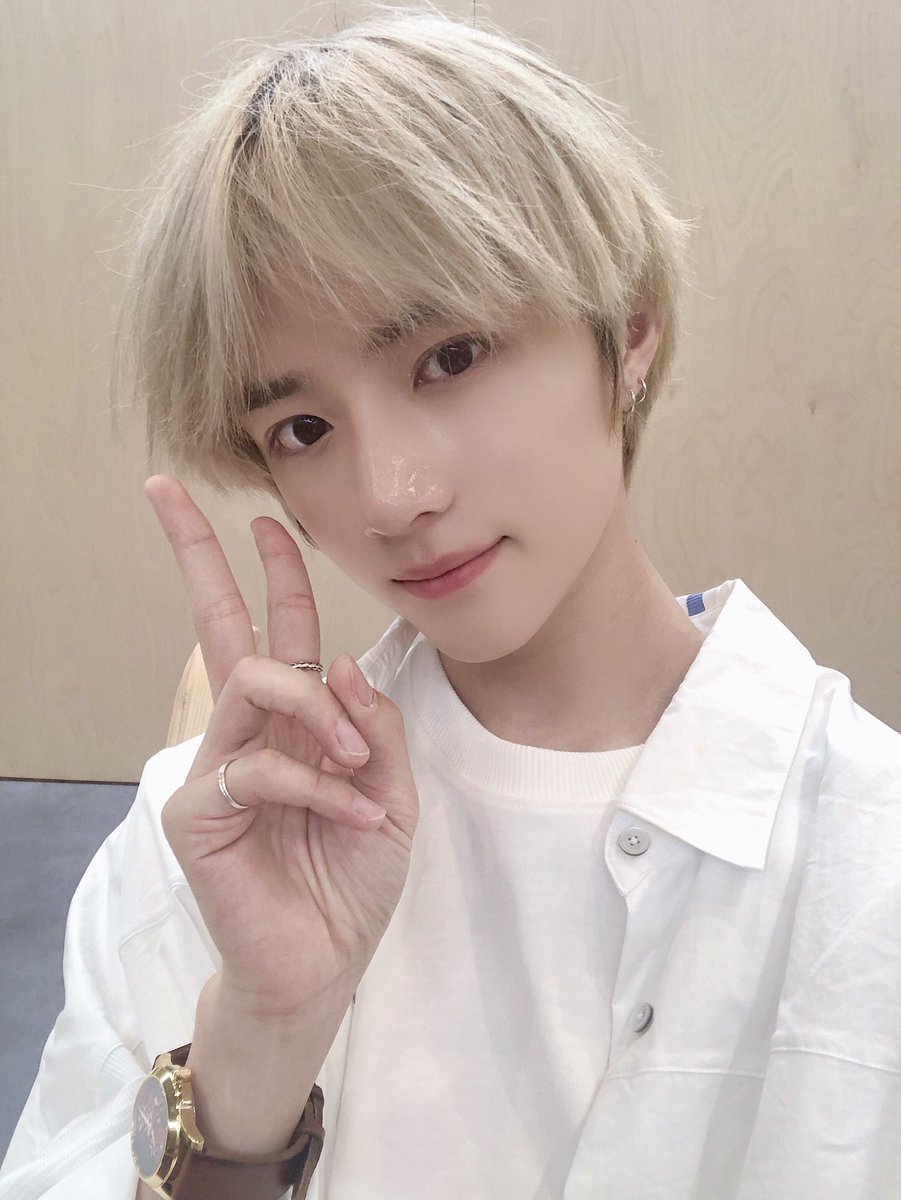 togetherxtoday's tweet photo. L͟isto (y hasta peinado) para #aeversedebut, porque como ya todo el mundo sabe yo colecciono 𝑏ops y #猟ー𝐌amba 🔊 es el siguiente en mi lista de pendientes. Atentos, que æverse llegó para comerse la lista de Billboard y todas las demás. :-!

 작은 · 𝚋unny 🥕 #𝑙exie ˖ 𖥧 ִֶָ https://t.co/TIB6mwaMgo