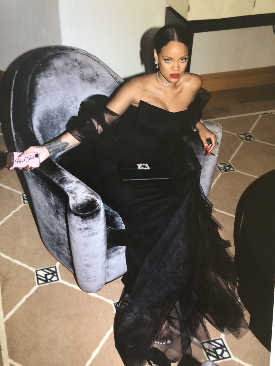 rihannahourlyy's tweet image. Rihanna THE WOMAN
