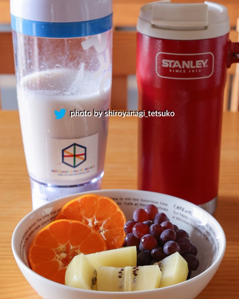 FtbiPGxgndGzT3W's tweet photo. 今朝の#食べる美容液は、🥝🍊🍇

今回は、寝てる時にデバイス⌚️を外したらしく、計測されず🤣

#白湯
#レモン白湯
#果物
#フルーツ
#毎朝フルーツ
#食べるスキンケア
#プロテイン
#ビーレジェンド
#promixx
#スマートウオッチ
#活動量計
#POLAR
#polarvantagem2
#CANONEOSR6 https://t.co/FLzNhKVeDB