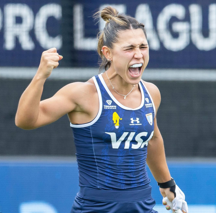 canaldeportv's tweet photo. NO DEJEN DE APLAUDIR 👏👏👏

🏑Agustina Gorzelany: Goleadora del Mundial(8).

☝️Mejor jugadora del Mundial: Majo Granatto: Mejor jugadora del Mundial

🧤Belén Succi: Mejor arquera del Mundial https://t.co/ZZJ4P9iYpV