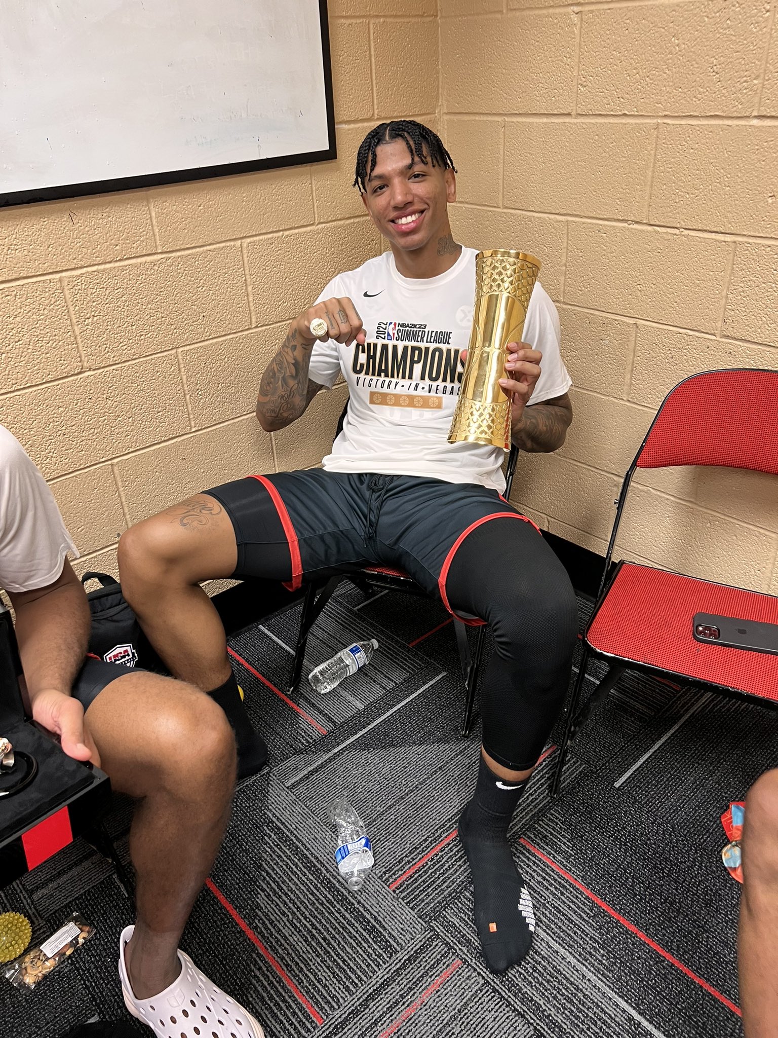 1 pic. Ring me 🏆🙏🏽🔥 @trailblazers https://t.co/KTIp6QK1fw