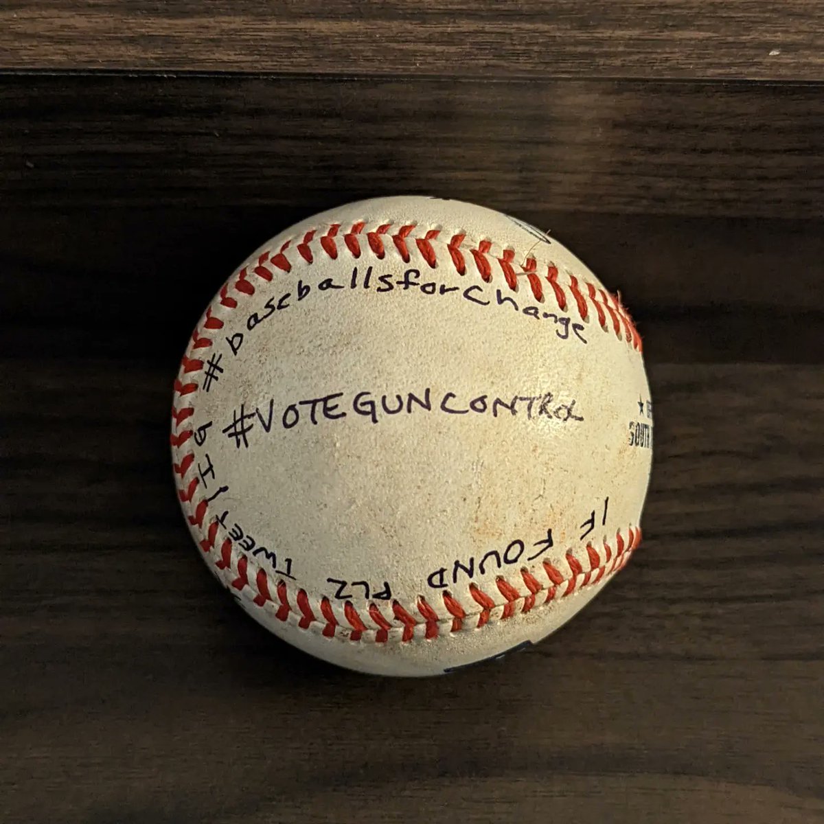 Vocalmama's tweet photo. Ball #33 left at Tru by Hilton Roanoke Hollins for Stephanie Husen. @MomsDemand
@studentsdemand @everytown @bradybuzz @sandyhook @michaelfranti #StephanieHusen
#enough
#EndGunViolence
#EndGunViolenceNow 
#voteguncontrol
#baseballsforchange https://t.co/Oa9tRw3BCg