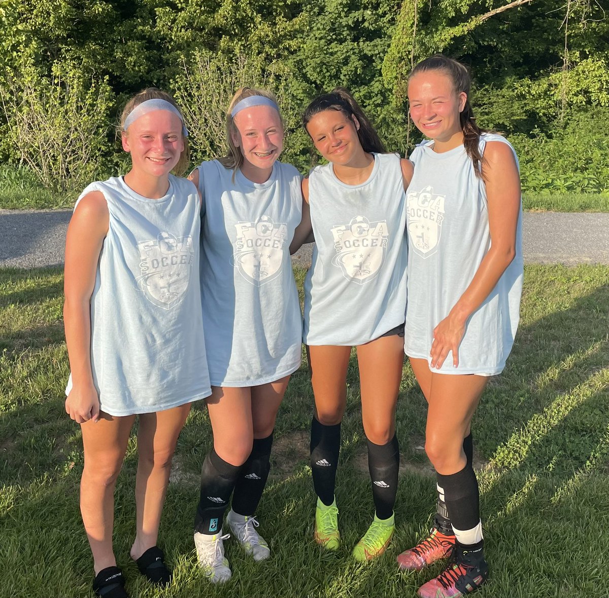 vaunited_fc's tweet photo. Shoutout to our very own Maci Glass, Emily Bishop, Sara Cox, and Erin Bishop who represented their schools and Virginia United at the 2022 FCA (Fellowship of Christian Athletes) SoccerFest in Abingdon. All four played for the East team that went 3-0 on the day. #VirginiaUnited https://t.co/DuXWEwoEF4