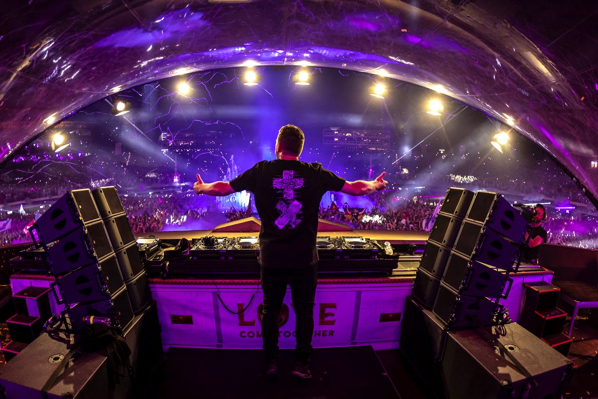 tomorrowland's tweet photo. .@MartinGarrix closing the first weekend of Tomorrowland 2022. Thank you, People of Tomorrow, for uniting all as one. https://t.co/tTmaTHecQT