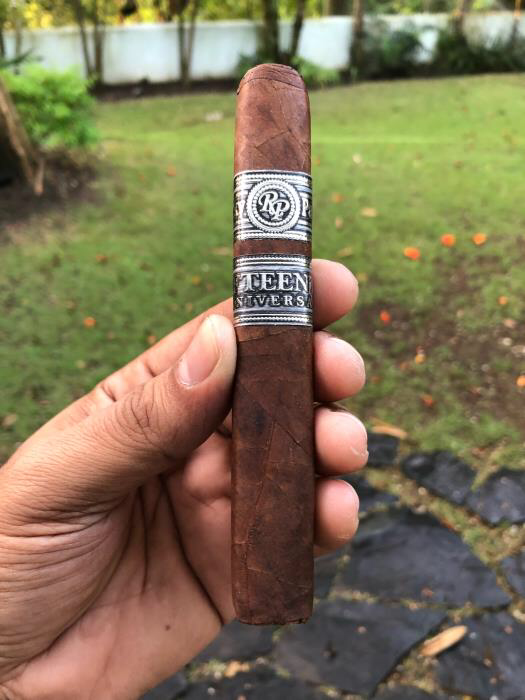 Mautiatibuel's tweet photo. Enjoying a Rocky Patel 15th Anniversary cigar! #CigarScanner #RockyPatel15thAnniversary #RockyPatel #PurosAmigosRD https://t.co/zwze2r6nPD