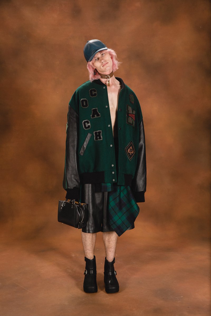 d__ty's tweet photo. Coach Resort 2023 : Stuart Vevers
https://t.co/k5vU0mrkDZ https://t.co/Zr8h6c8wAZ