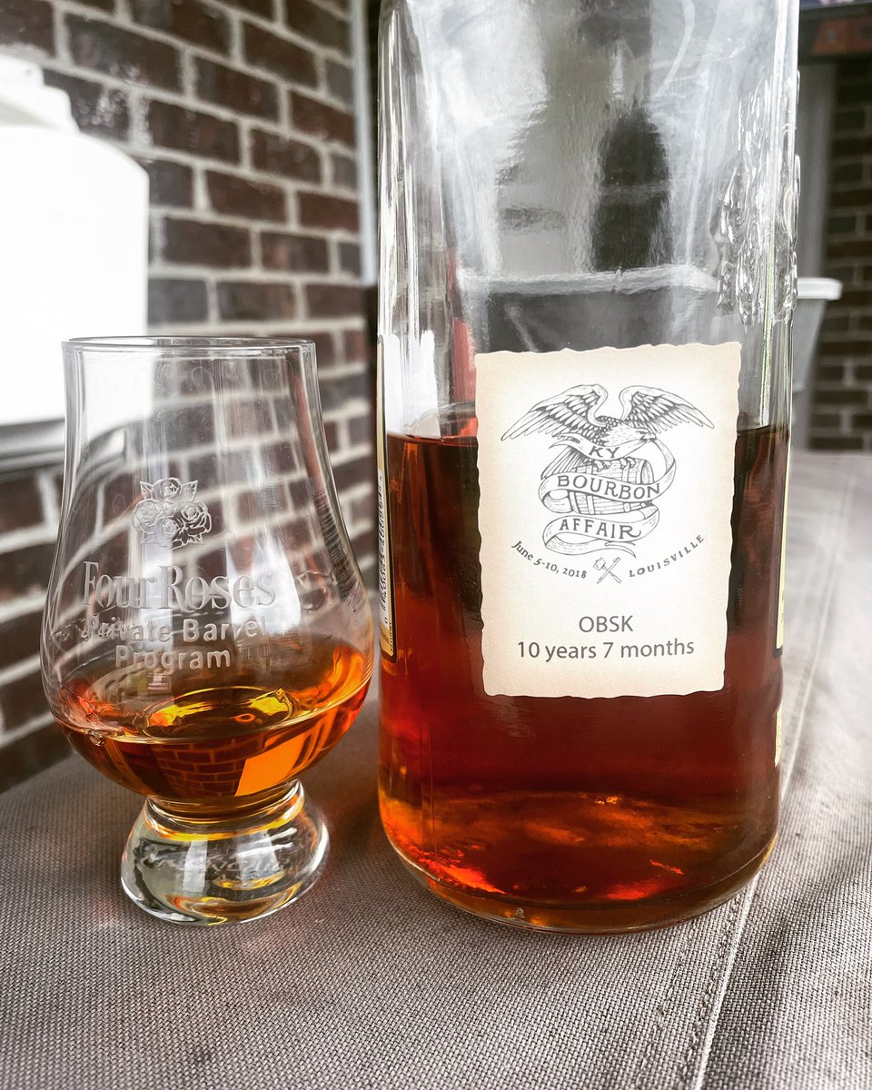 aboutdramtime's tweet image. Cheers to a Sunday that isn’t blazing hot 🥃