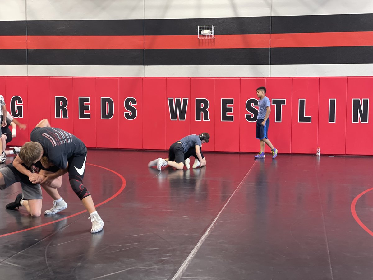 MasonWhisler's tweet photo. To say the CWC Scramble Camp by Cliff Fretwell @knarkill of Compound Wrestling was GREAT is an understatement! Can't express enough how grateful we are to have him come up and share his knowledge! Huge thanks to Gary Wood, Troy Seeley @seeley_troy and Dallas O'Brien for helping! https://t.co/hYQCKrJ3mO