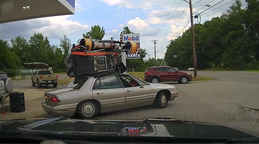 PelhamNHPolice's tweet photo. This driver was stopped on Bridge St. at the Dracut line. He was given a warning for unsecured load. All drivers are reminded that according to NH RSA all vehicle loads must be properly loaded and securely fastened. https://t.co/3tdSLdjzCe