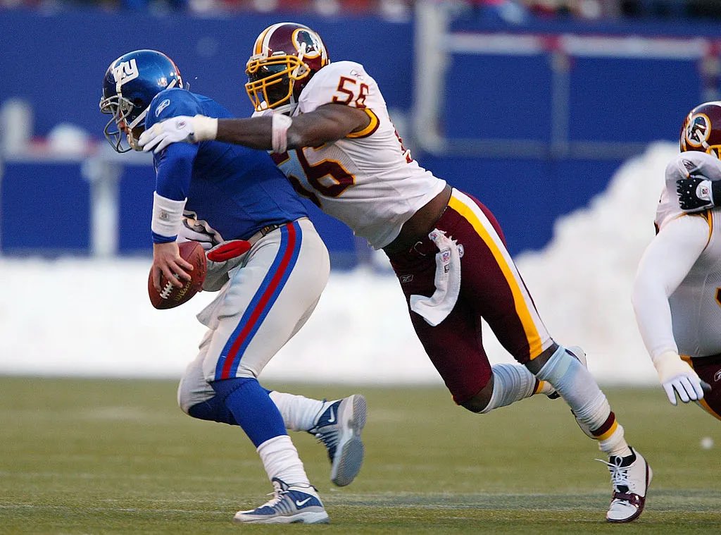 Commanders_DC's tweet photo. Tweeting at the
@Commanders
 everyday until they follow me...

Day 787

It is LaVar Arrington (#56) days until the Washington Commanders play in their first ever regular season football game! 

#WashingtonCommanders #HTTC 
#HAIL #Commanders #TakeCommand #Day787 7️⃣8️⃣7️⃣ https://t.co/lit65L27Ye
