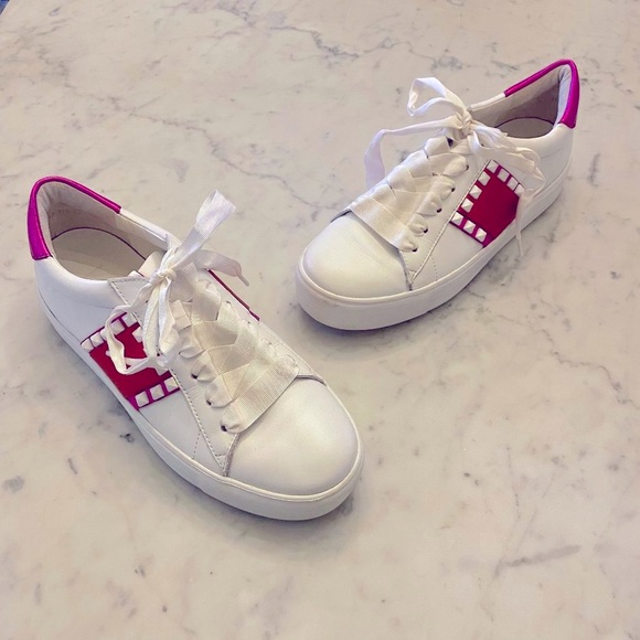 carmen_powers's tweet photo. So good I had to share! Check out all the items I'm loving on @Poshmarkapp #poshmark #fashion #style #shopmycloset #kennelschmenger #freepeople #zara: https://t.co/gGr7P74QK6 https://t.co/vyDDlyAIQV