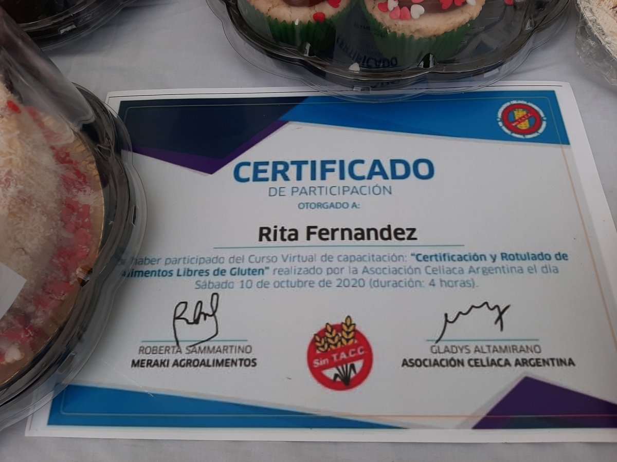 Degustando alfajores que compré del stand de comida sin tacc "Cuatro soles" de la muestra Manos productivas de <a href="/muniposadas/">Ciudad de Posadas</a>. Bueno es que en este tipos de eventos estén presentes opciones para celíacos 
<a href="/GlutenFreeArg/">Gluten Free Info Arg</a> #sintacc #celiacos #libredegluten