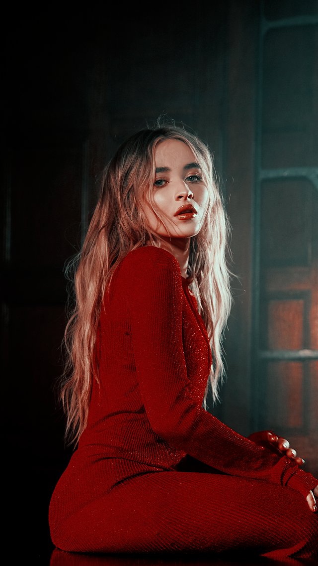 LizLeclerc17's tweet photo. Red is my color. What do you think? https://t.co/CkIOnGijC7